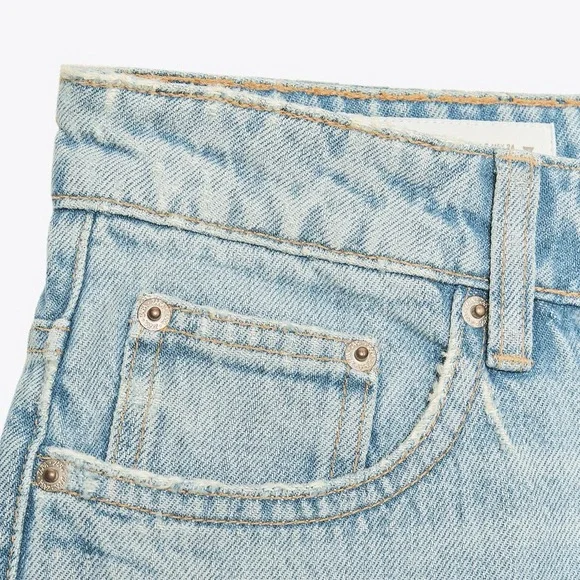 NWOT. Zara Light Blue Low-Rise Denim Bermuda Shorts. Size 6.